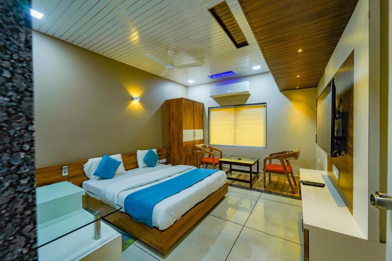Отель The Nest Residency Ахмедабад Экстерьер фото